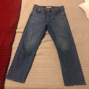 EUC Levi’s Wedgie Straight Crop